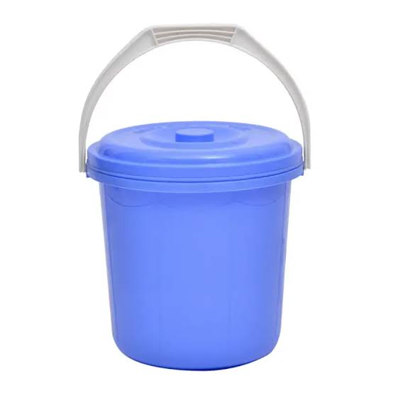 Xô nhựa có nắp và quai 15 lít